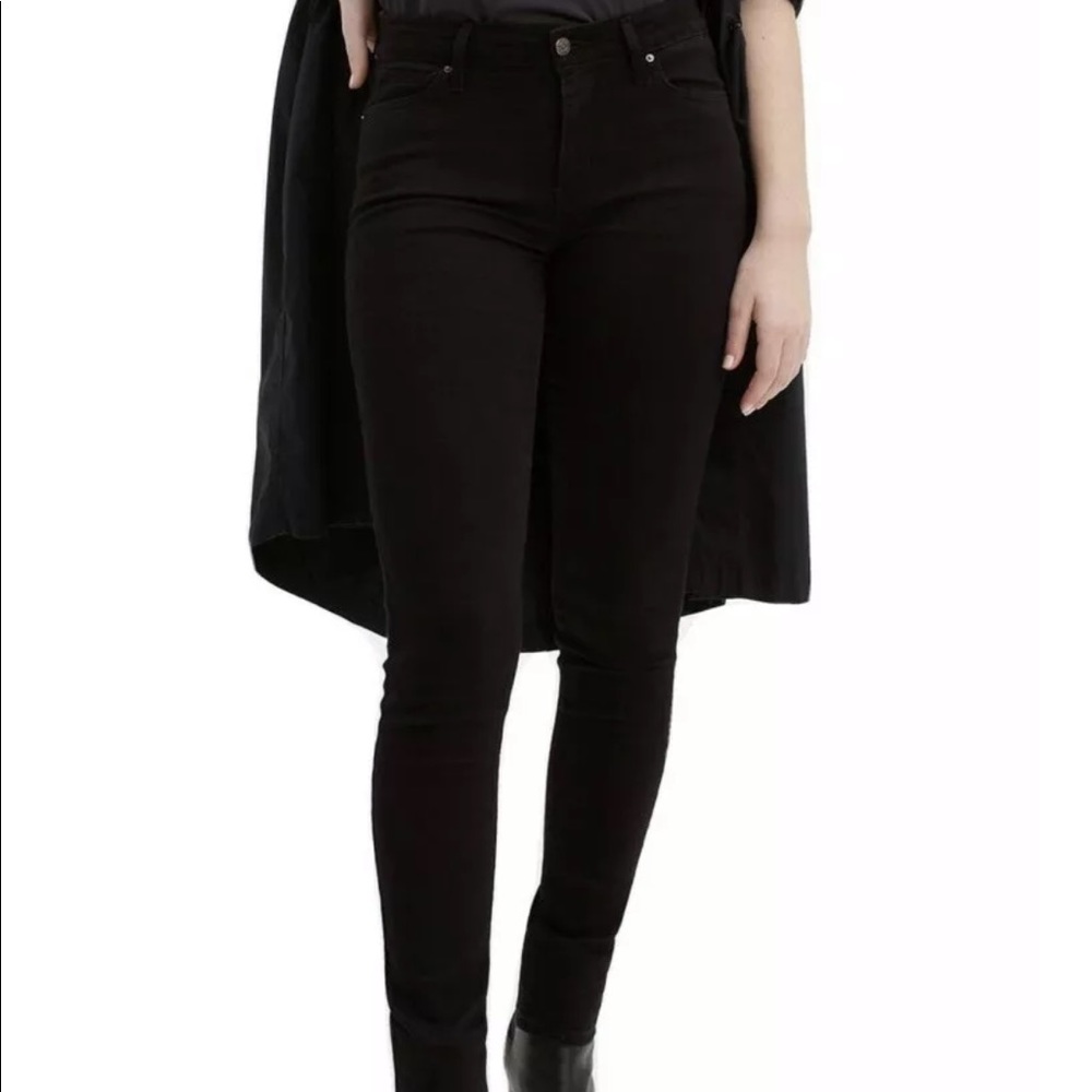 Levi's Women's 711 Skinny Jeans, Soft Black 31X32